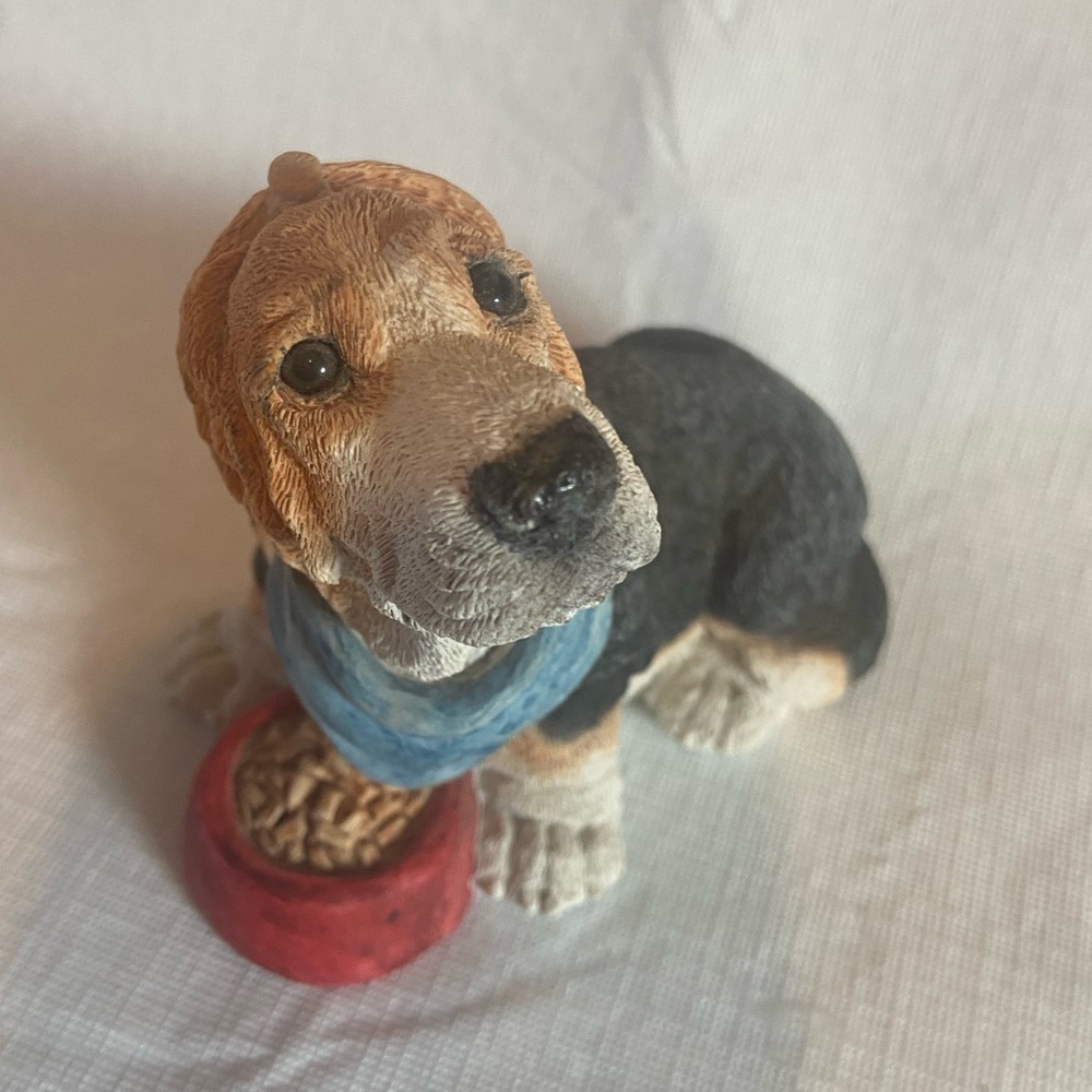 STONE CRITTERS  Majestic Basset Hound with Food Dish Figuine SC-362